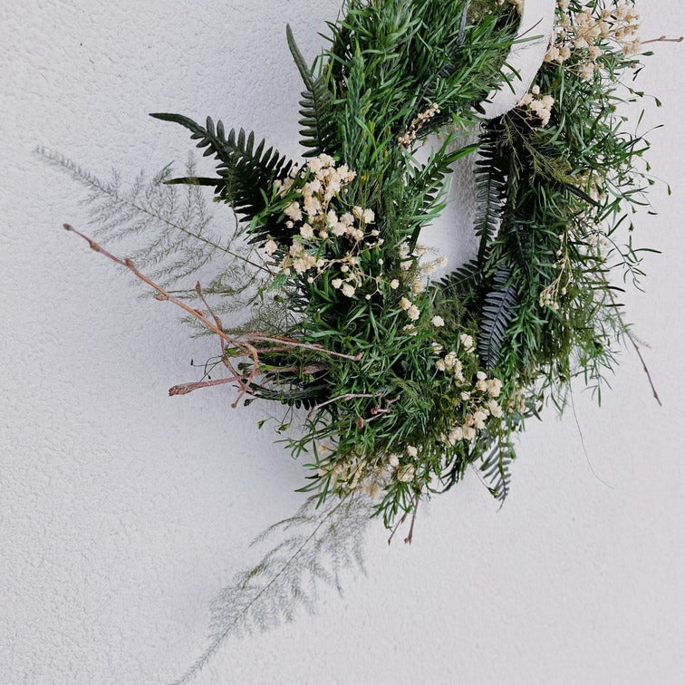 Detail věnce "Les" vyrobeného ze stabilizovaných rostlin