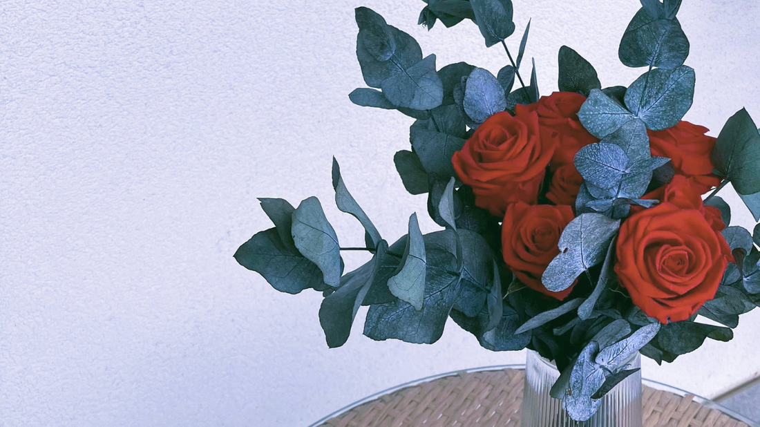 Kytice stabilizovaných růží a eukalyptu "Růžová zahrada"