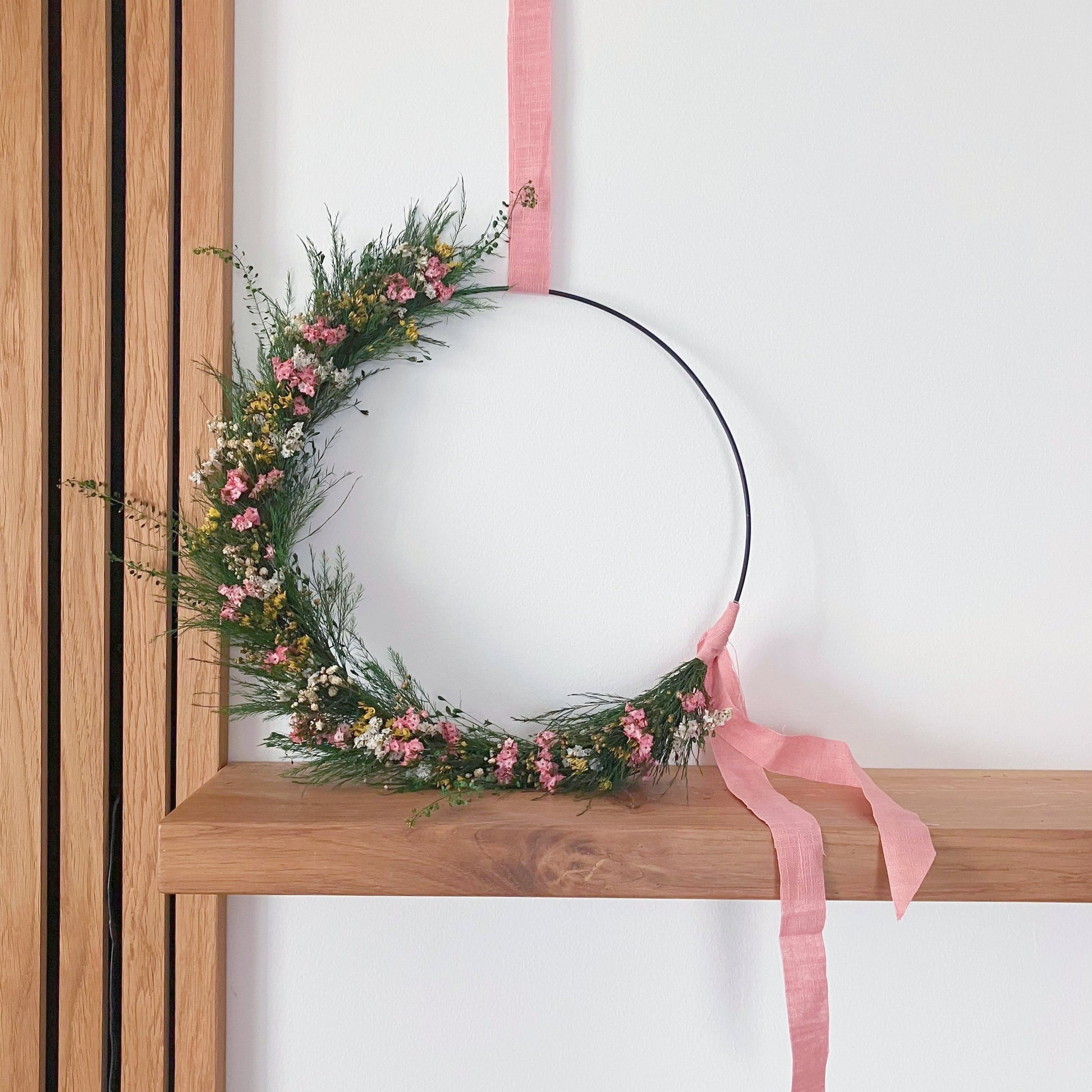 Věnec ze stabilizovaných květin Rozkvetlá louka