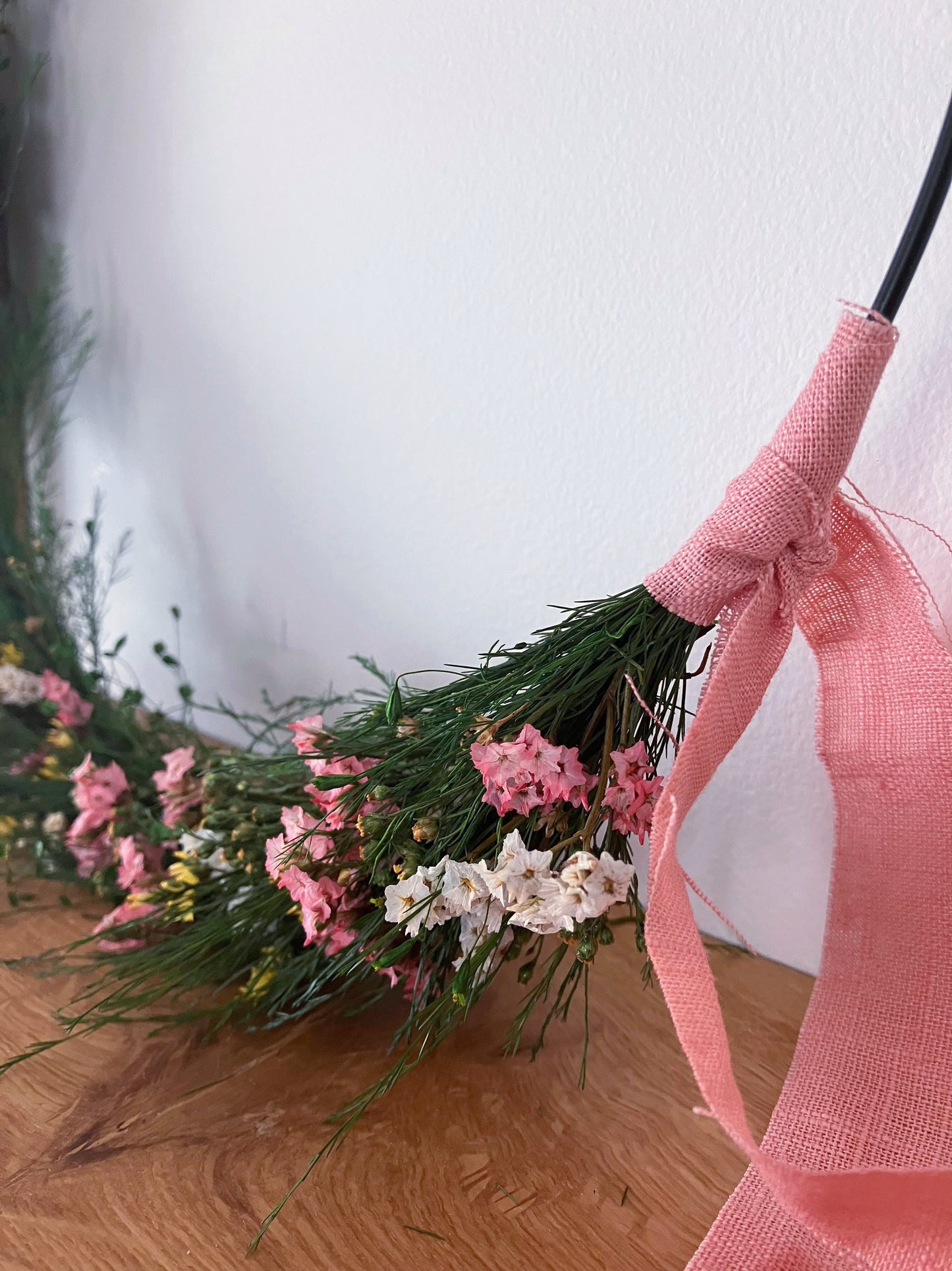 Věnec ze stabilizovaných květin Rozkvetlá louka, detail